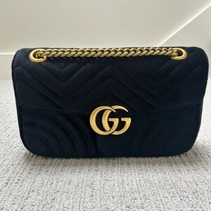 GG Marmont Flap Bag Matelasse Velvet Small shoulder bag.